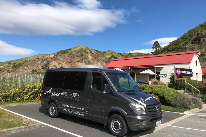 Queenstown Wine Tour With Wine Dog | Adults Only - Tour Guides and Dog