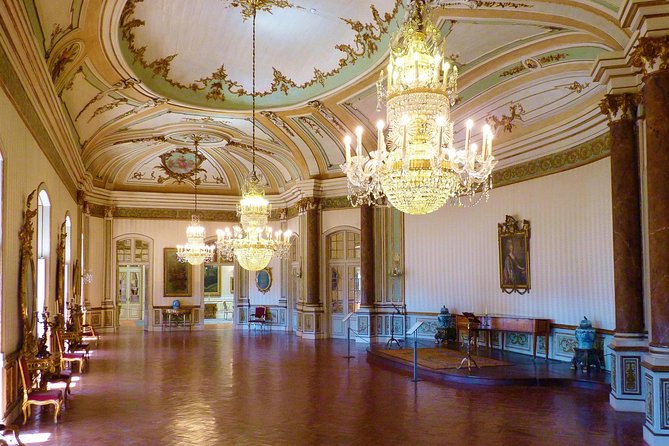 Queluz / Mafra / Ericeira / Mother Private Tour - Exploring Queluz Palace
