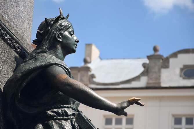 Quest Experience in Krakow Old Town: Myths & Legends - Navigating the Old Towns Alleys