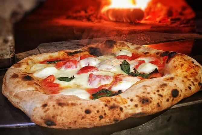 Quick Pizza Making Class in Pizzeria in Napoli Old Town - Dinner and Beverages Included