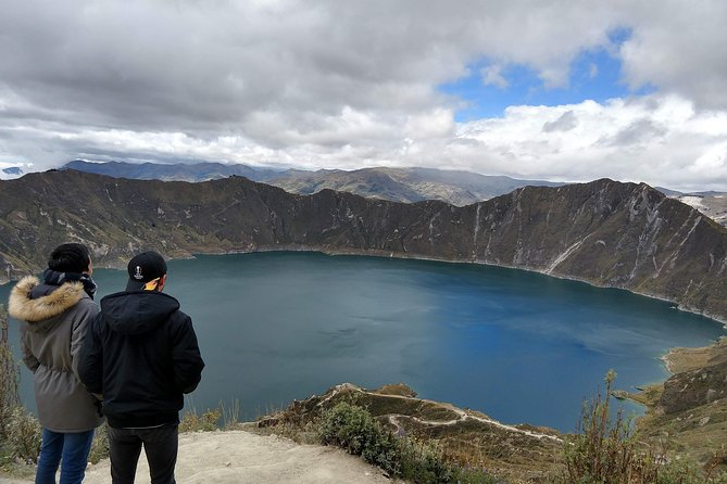 Quilotoa Crater Lake Private Day Tour: Trekking, Market, Art and Llamas - Vibrant Local Artisan Market