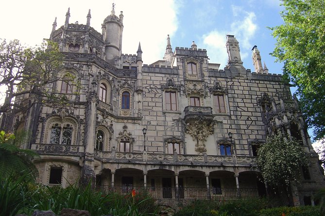 Quinta Da Regaleira and Sintra Visit Half Day Private Tour - Meeting and Pickup