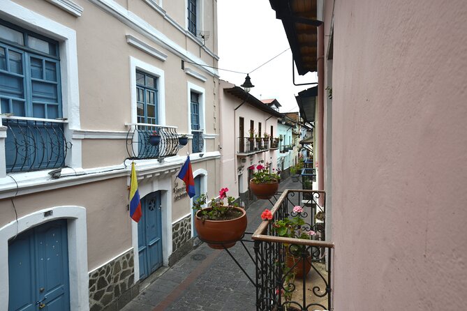 Quito Old Town Chocolate and Ice Cream Experience - Discovering Quitos Historic Heart