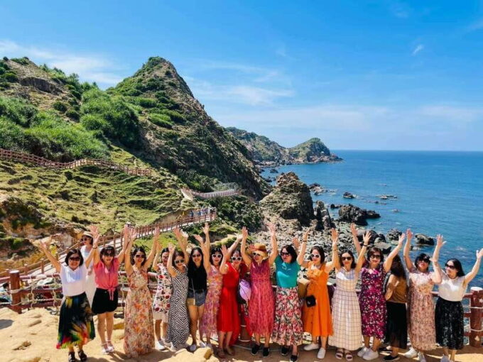Quy Nhon: Ky Co and Hon Kho Island Day Tour With Lunch - Seafood Lunch in Nhon Hai Fishing Village and Ky Co Island Adventure