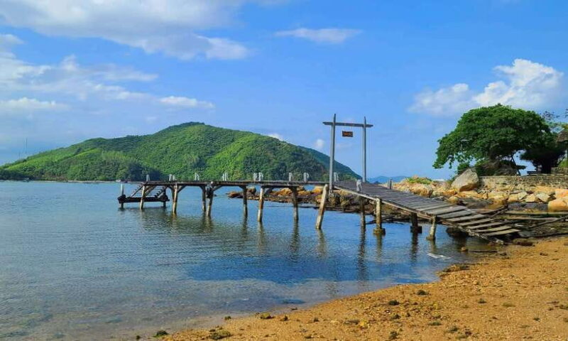 Quy Nhon Tour: Nhat Tu Son Island, Hoa Bay Beach, Sand Dunes - Included Services