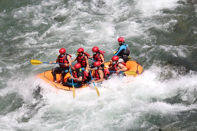 Rafting in the Pyrenees - Spectacular Views and Adrenaline Experiences