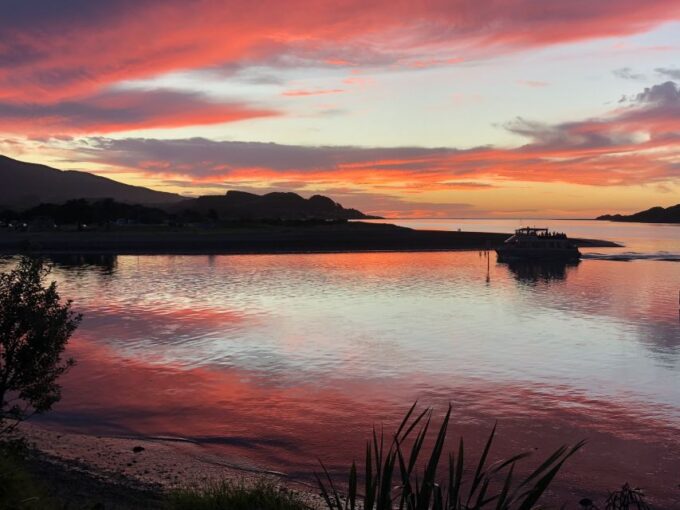 Raglan: Scenic Harbour Sunset Cruise - Onboard Amenities and Extras