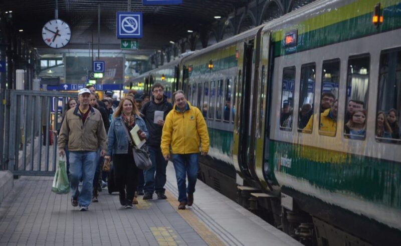 Rail Tour: The Cliffs of Moher & Bunratty Castle Tour - Key Points