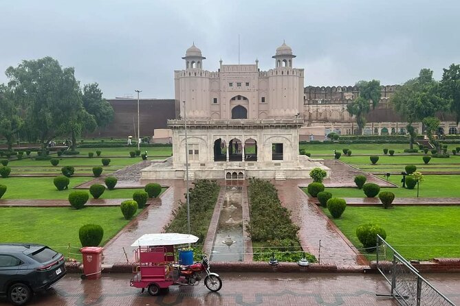 Rangeela Rickshaw Walled City Guided Tour Lahore - Transportation and Meeting Details