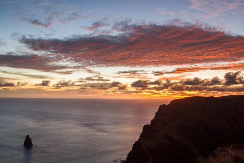 Rano Kau: Trek Around the Crater Rim. - Guide Expertise