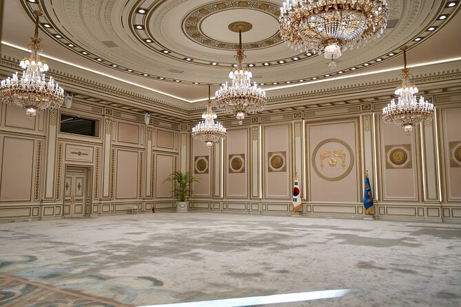 Rare Chance : The Koreas White House Walking Tour - Intimate Group Experience