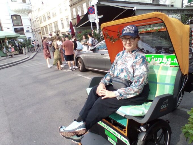 RAXI (Electric Rickshaw) Vienna 90 Minutes Tour - Highlights: Hundertwasser House