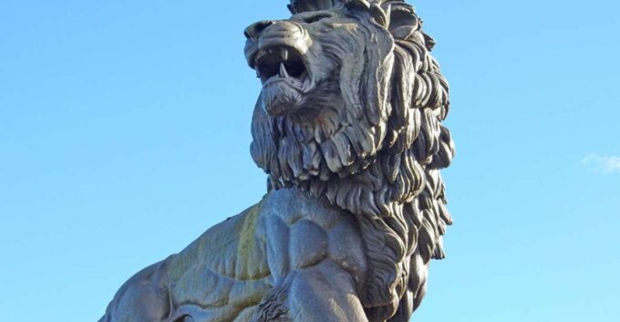 Reading: Quirky Self-Guided Smartphone Heritage Walks - Uncover Hidden Gems