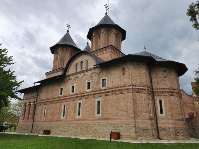 Real Dracula Princely Court and Real Draculas Fortress - Discover Târgoviște Fortress