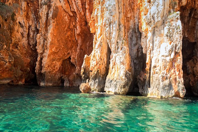 Red Rocks & Hells Islands Private Getaway Tour - About Your Stay