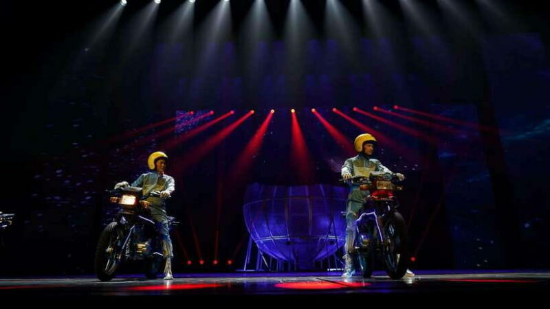 Red Theatre Beijing Acrobatic Show Tickets - The Audience Experience