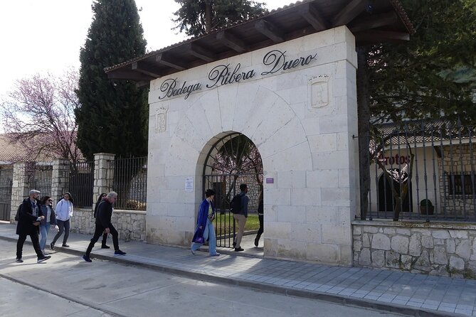 Red & White Wine Tour: Ribera Del Duero & Rueda From Madrid - Customer Reviews Highlighted