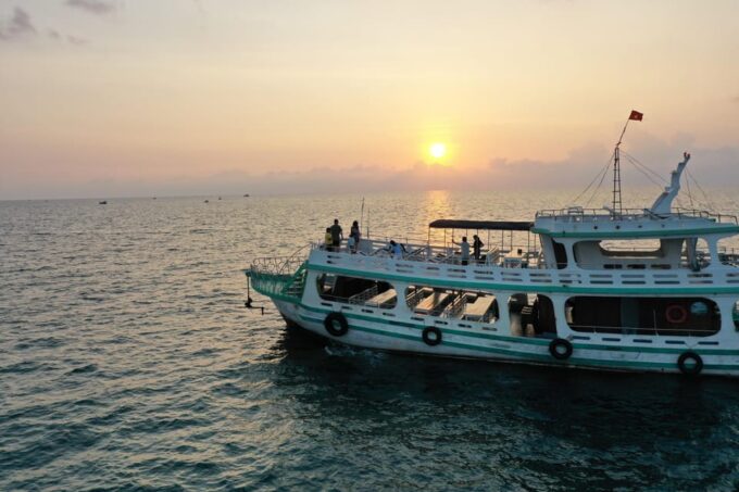 RedRiverTours - Enjoying Sunset & Night Squid Fishing - Pricing and Surcharges