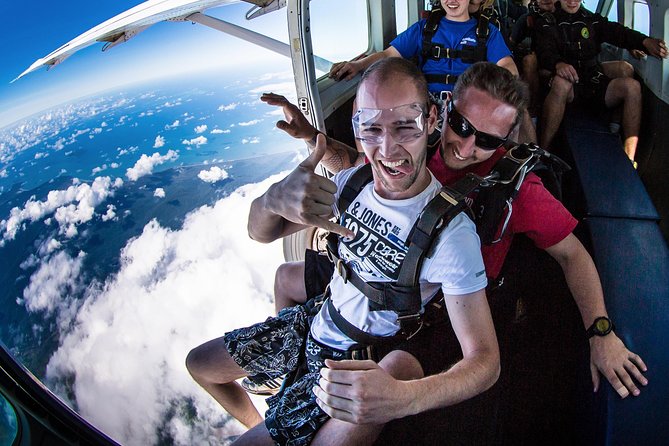 Reef and Rainforest Tandem Skydive in Cairns - Meeting Point and Logistics