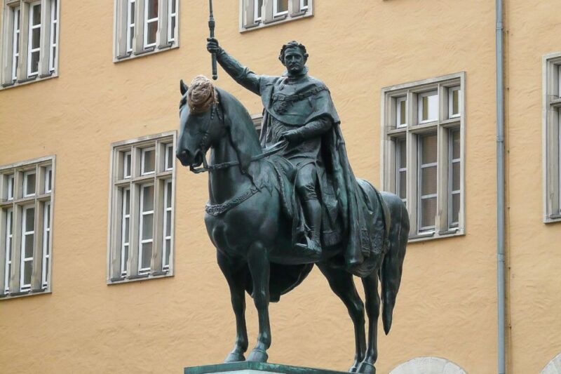Regensburg: Private Walking Tour With Professional Guide - Tour Logistics