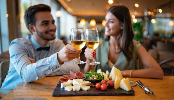 Regensburg: Special Wine & Food Tasting at Caffè Rinaldi - Duration and Group Size