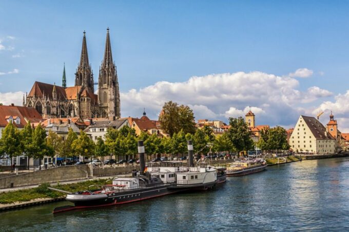 Regensburg: Walking Tour With Italian Wines and Food Tasting - Explore Regensburgs Hidden Gems
