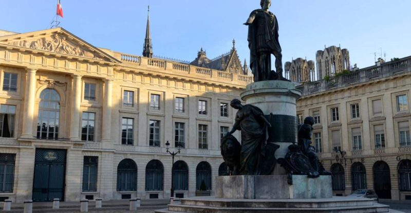 Reims : City-Center Discovery Tour and Champagne Tasting - Key Points
