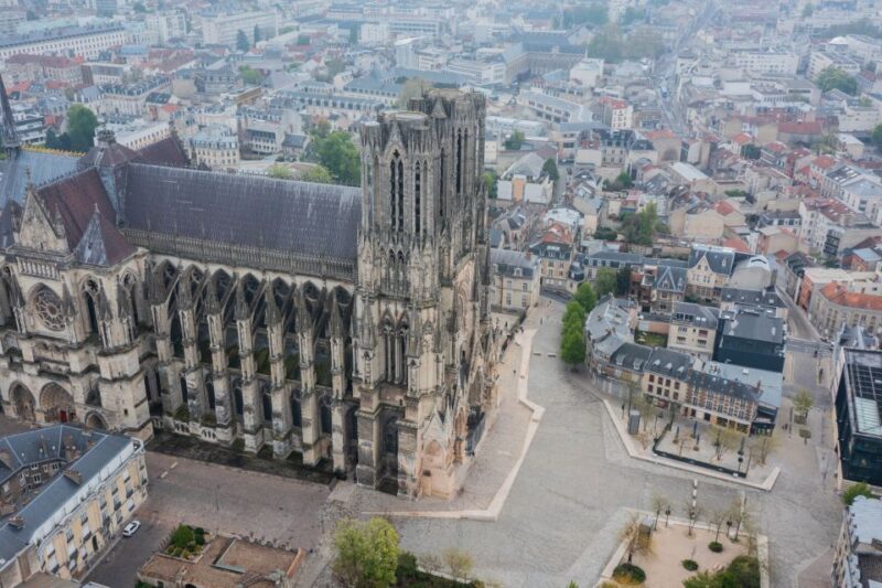 Reims: City Exploration Game and Tour - Solving Riddles and Puzzles