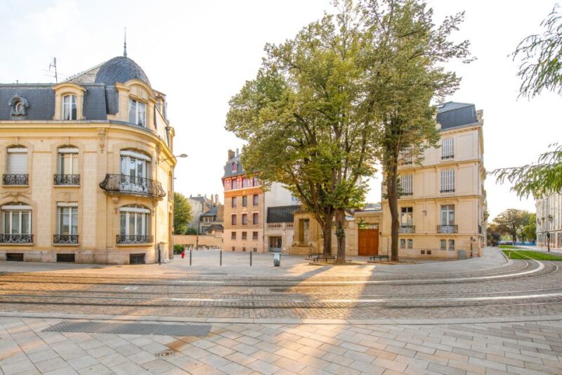 Reims: City Exploration Game and Tour - Learning the Citys History