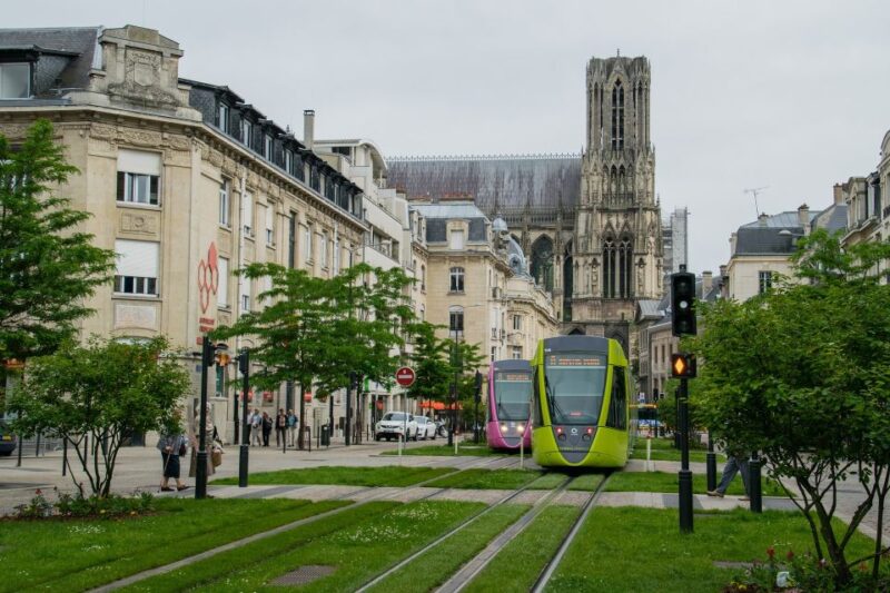 Reims: Outdoor Smartphone Game for a Bachelor Party - Key Points