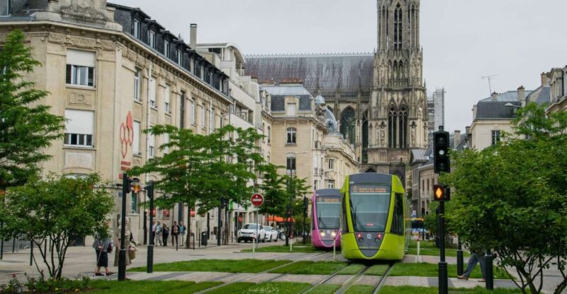 Reims: Outdoor Smartphone Game for a Bachelor Party - Duration and Accessibility