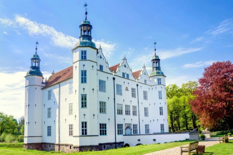 Reinbek Castle & Ahrensburg Palace Trip by Car From Hamburg - Highlights of Reinbek Castle