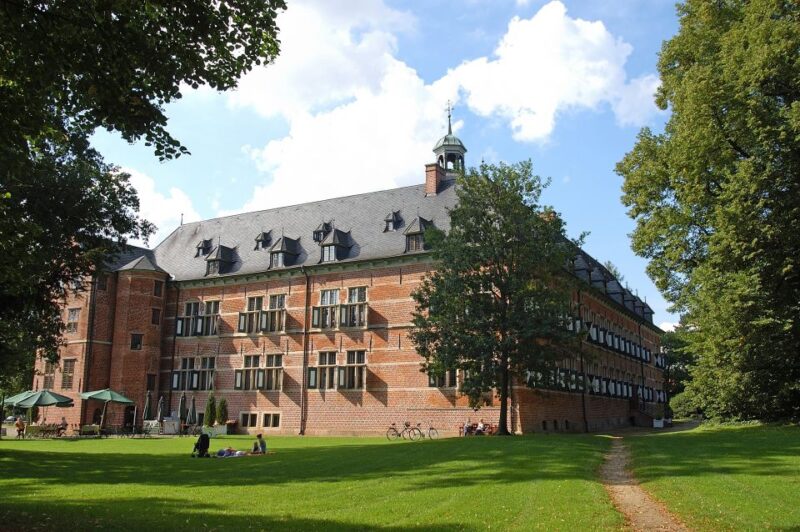 Reinbek Castle & Ahrensburg Palace Trip by Car From Hamburg - Tour Inclusions