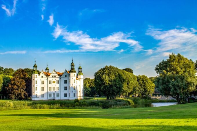Reinbek Castle & Ahrensburg Palace Trip by Car From Hamburg - Frequently Asked Questions