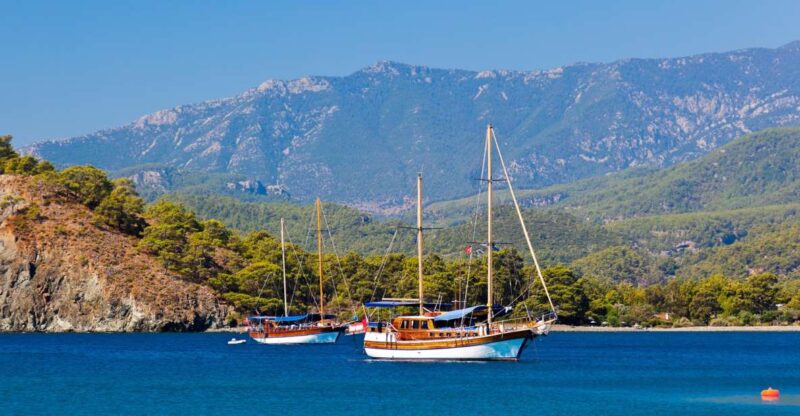 Relaxing Boat Trip With Lunch and Drinks - Cruise Experience