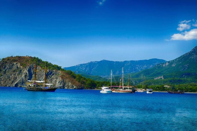 Relaxing Boat Trip With Lunch and Drinks - Recommended Attire