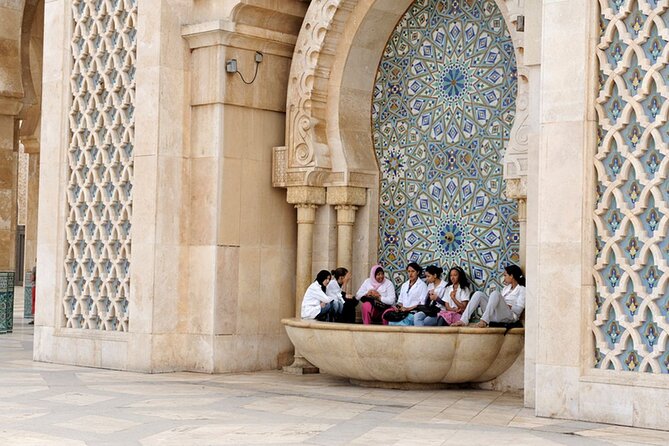 Religious Casablanca: Private Spiritual Tour Including Hassan II Mosque Visit - Experiencing Traditional Moroccan Mint Tea