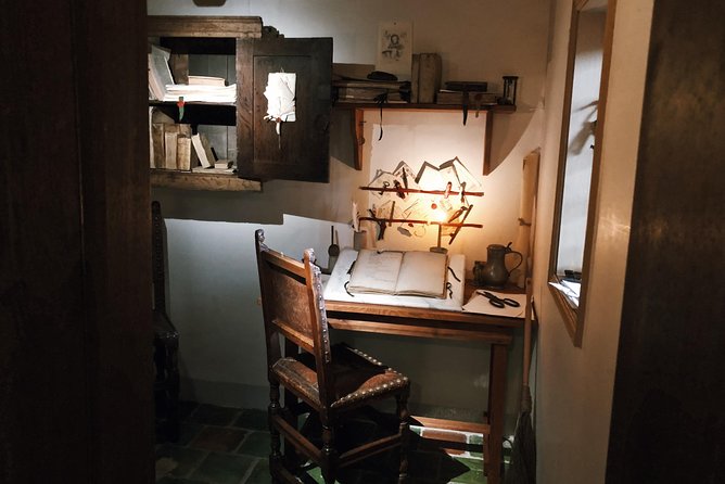 Rembrandt House & Neighborhood Guided Tour Semi-Private 8ppl Max - Key Points