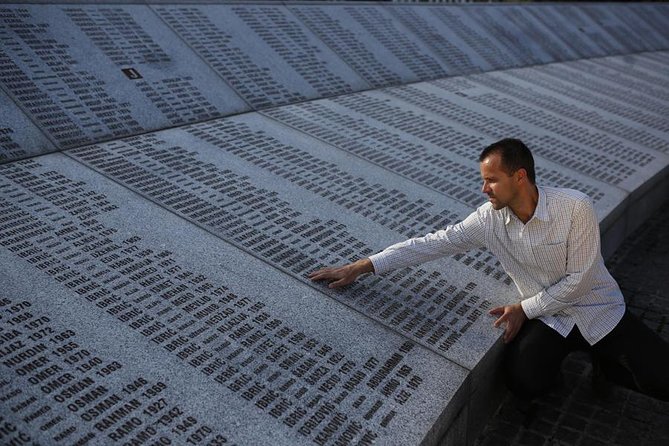 REMEMBERING SREBRENICA (Genocide Study Tour 11/07/95) - Host Response