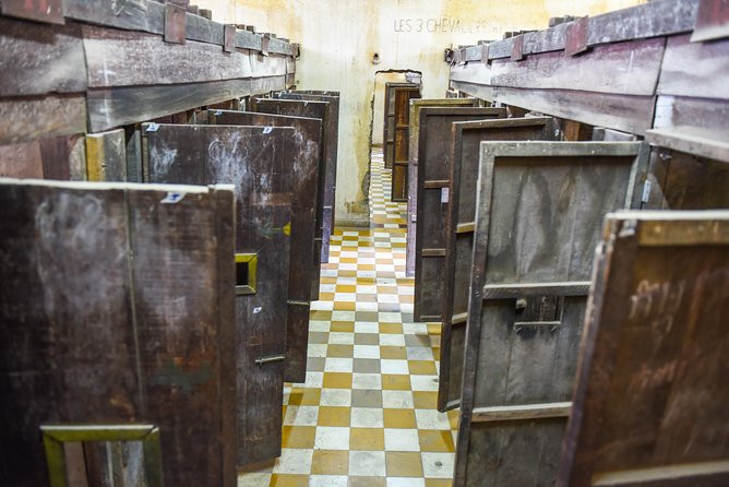 Remnants of a Khmer Rouge Era - Exploring Choeung Ek