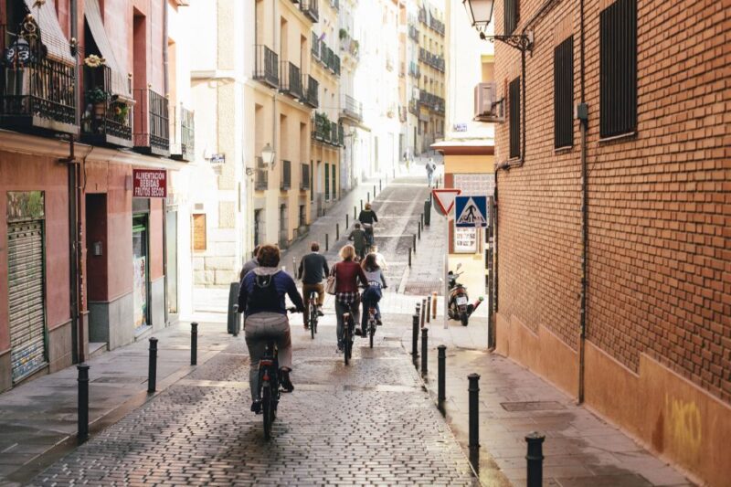 Rent a Bike in Madrid -Free Phone Holder and Selfguided Tour - Suggested Bringing