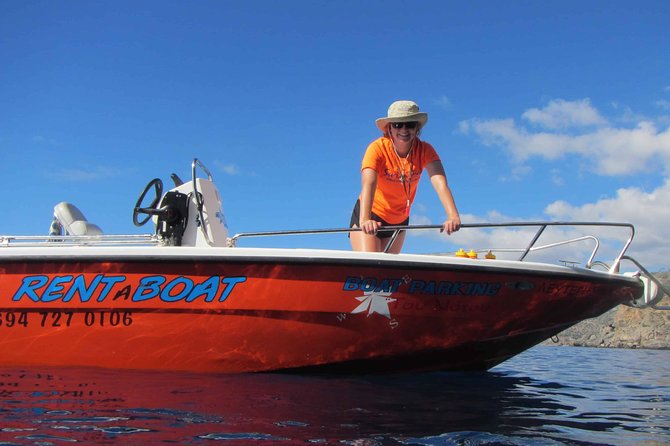 RENT a BOAT 5.5m - 30HP LICENSE FREE Chora Sfakion, SfakiaTranslated Text:Rent a 5.5m BOAT With a 30HP Engine, No LICENSE Required, in Chora Sfakion, Sfakia - Boat Details and Specifications
