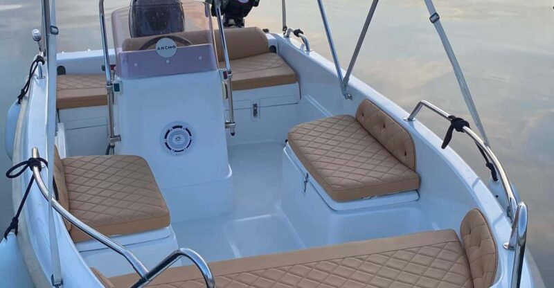 Rent a Small Boat 30 Hp Without License! - Key Points
