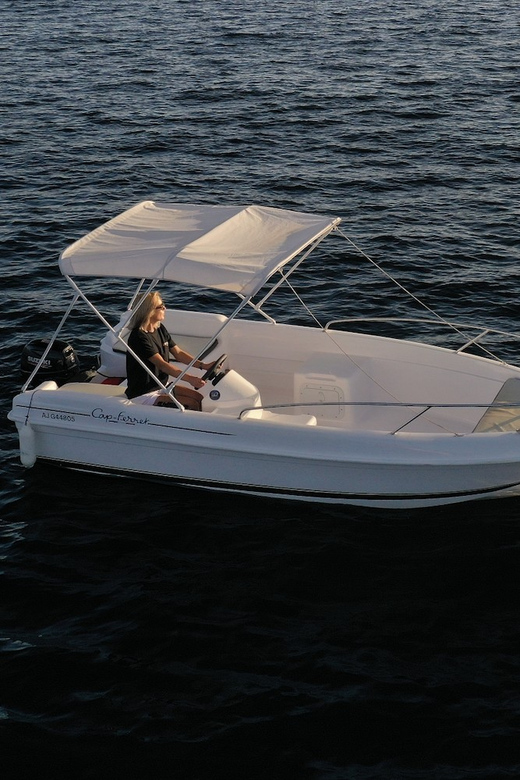 Renting a Boat Without a License - Key Points