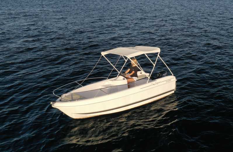 Renting a Boat Without a License - Included Features