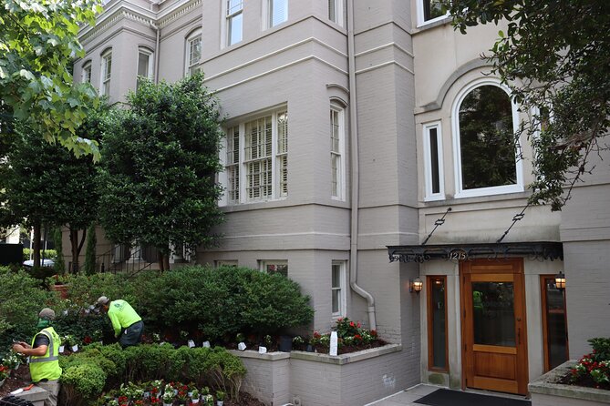 Residences of the Presidentses Walking Tour: Dupont & Kalorama - Knowledgeable and Engaging Guide