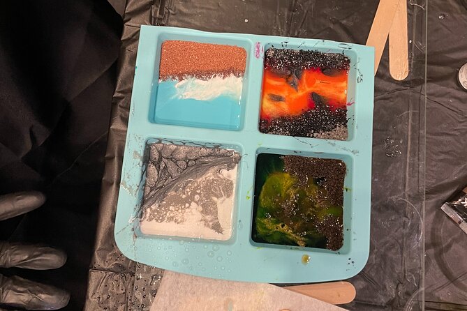 Resin Artwork in a Nolita Artists Studio - Navigating the Class Location and Schedule