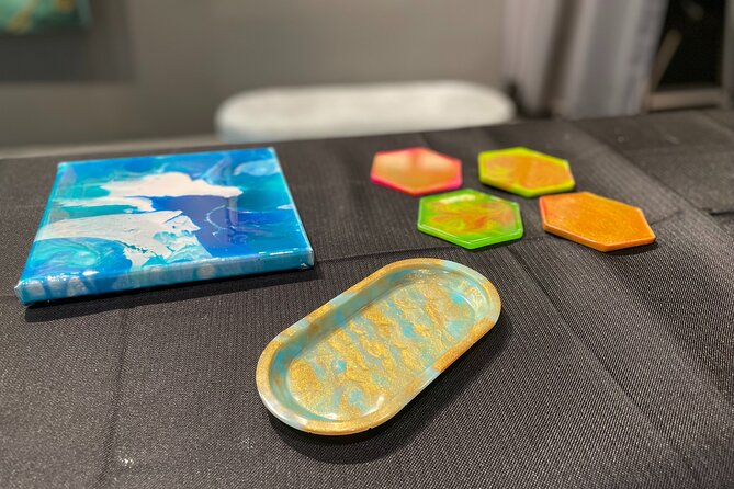 Resin Artwork in a Nolita Artists Studio - Guidance From the Experienced Instructor