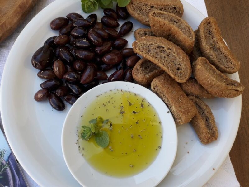 Rethymno: Olive Oil Tasting With Cretan Food Pairing - Tasting and Pairing Olive Oils