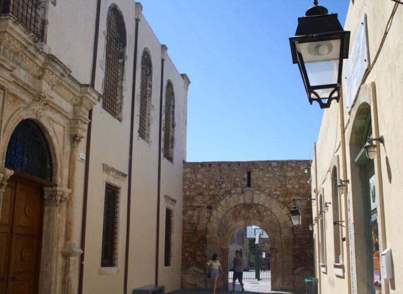 Rethymno: Private Old Town Highlights Tour With Street Food - Winding Streets and Scenic Views